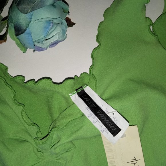 LAST CALL ~ Nwt Last Tango Women's Ribbed Scalloped Apple Green Stretch Tank S - Picture 4 of 7